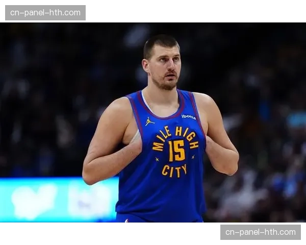 战术板：掘金约基奇高位策应盘活全队，助攻数创赛季新高。